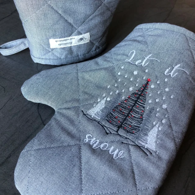 Ofenhandschuhe grau mit Wintermotiv Baumwollstoff Küchentextilien