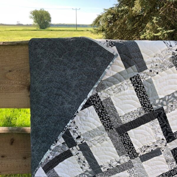 Decke zum Kuscheln Quilt Tagesdecke schwarz weiß